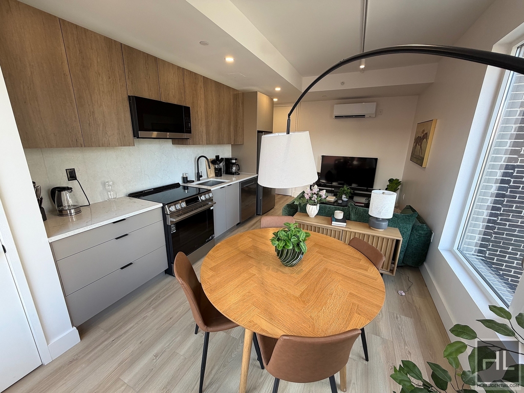 4 Avenue - Photo 2