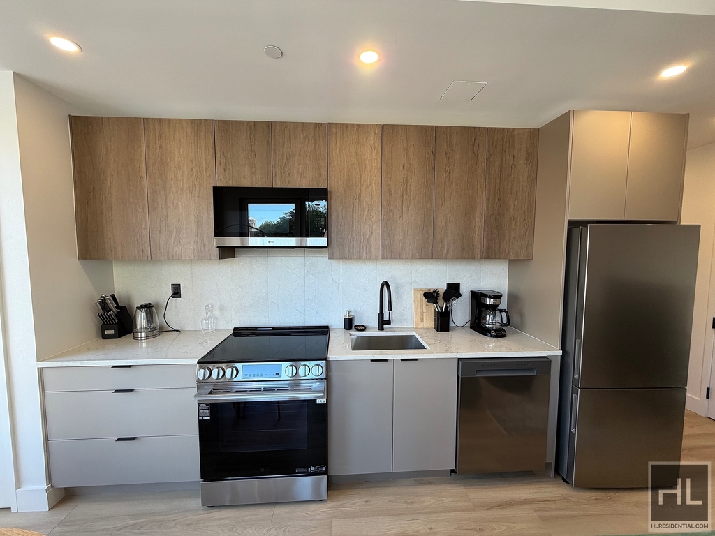 4 Avenue - Photo 1