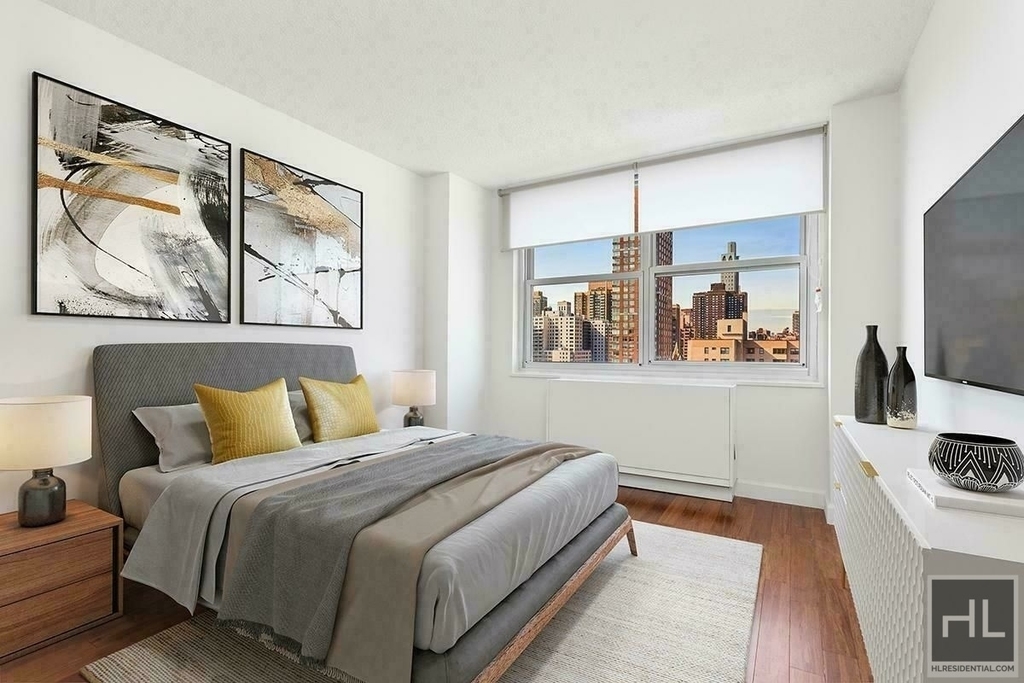 York Avenue - Photo 1