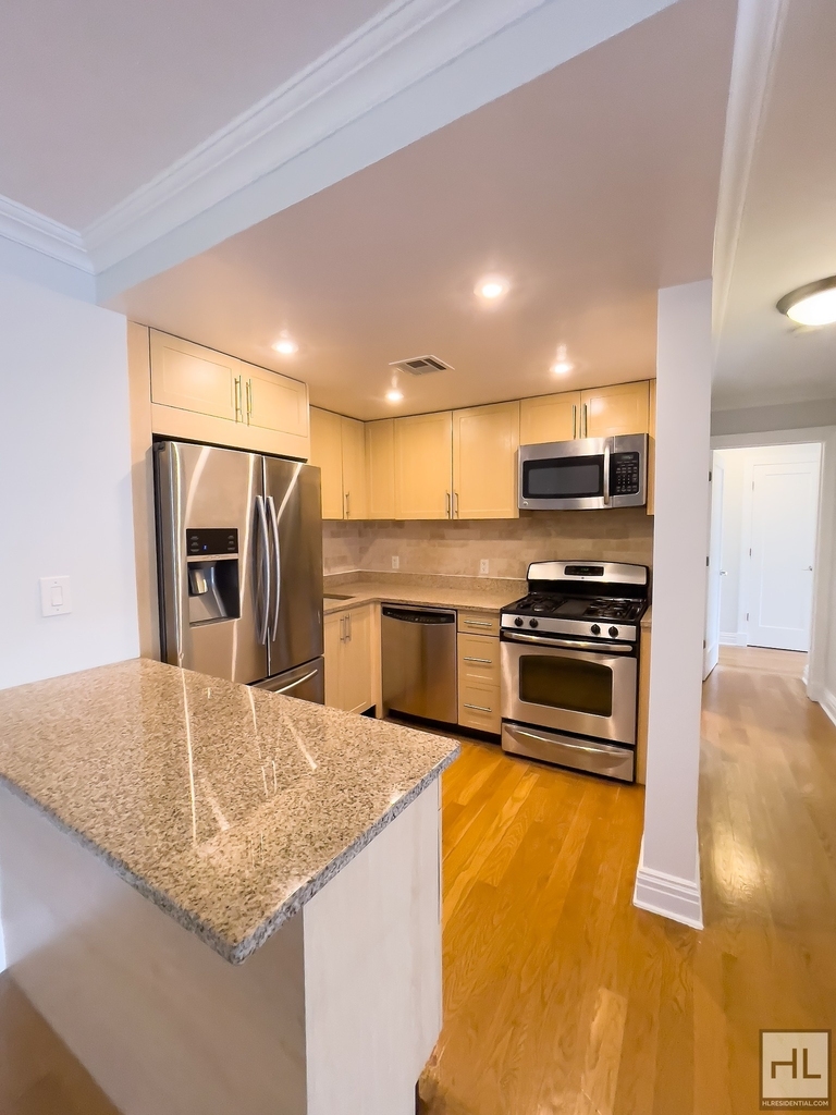 East 65th Street - Photo 3