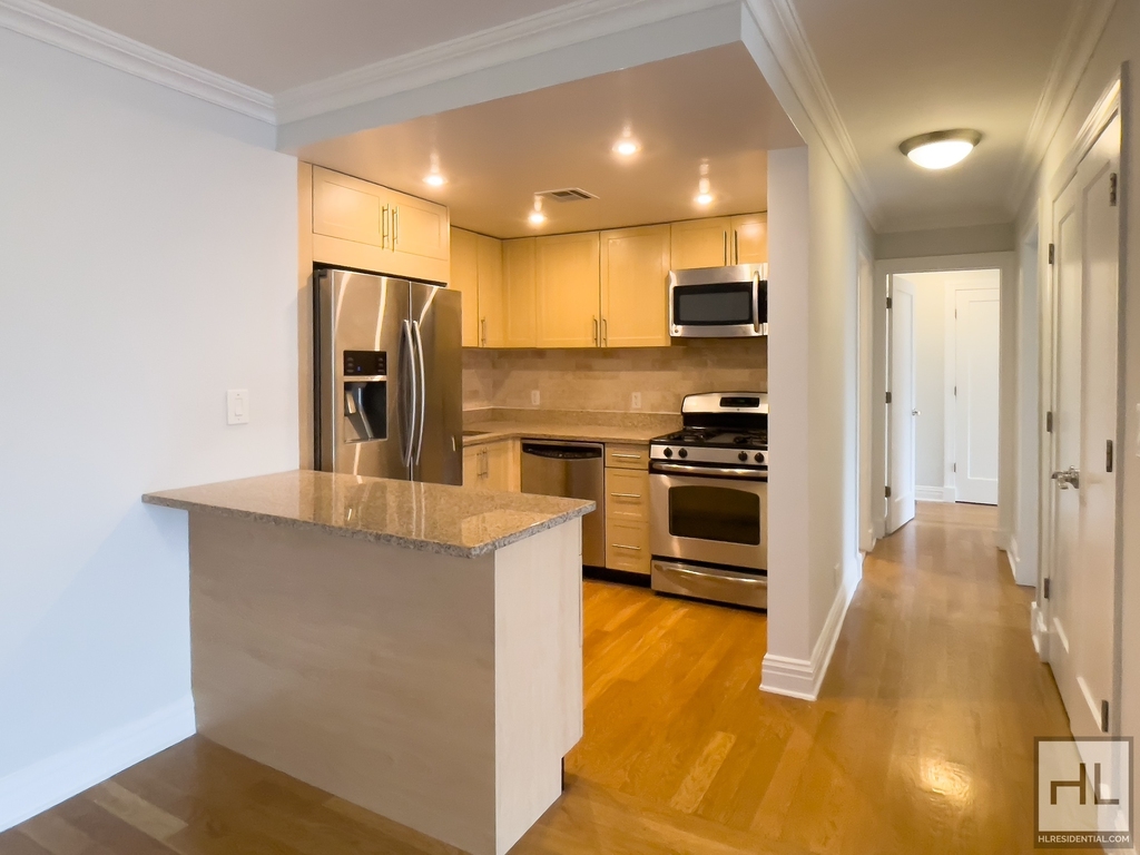 East 65th Street - Photo 2