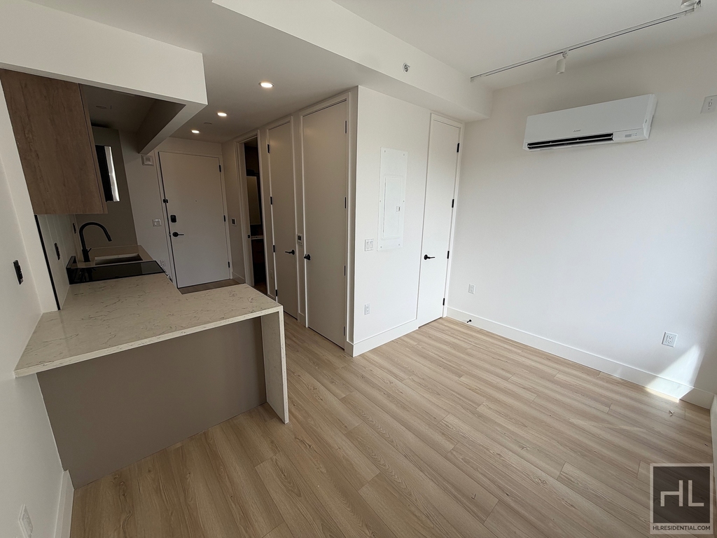 4 Avenue - Photo 1