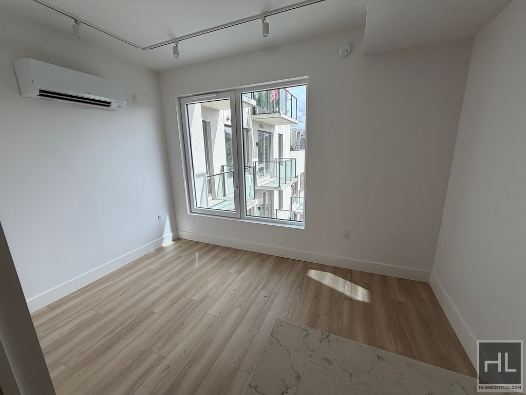 4 Avenue - Photo 2