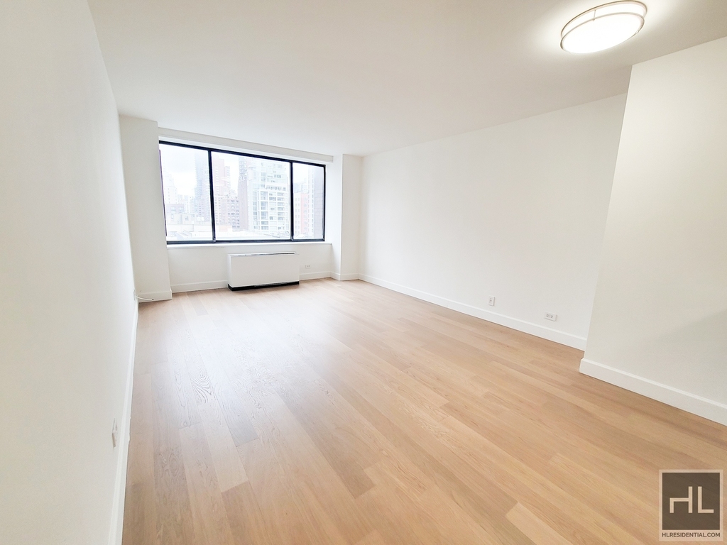 East 58th Street - Photo 2