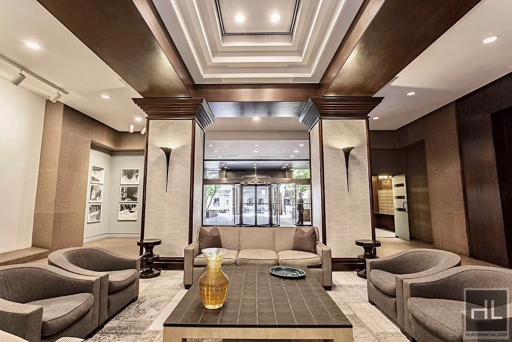 East 58th Street - Photo 8