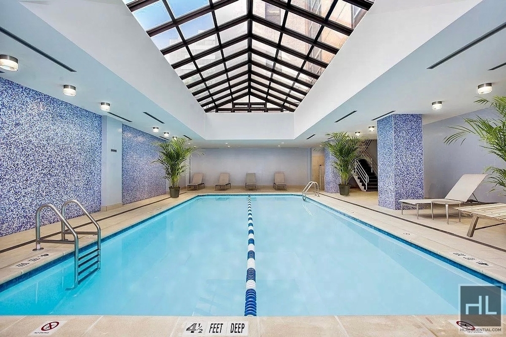 East 58th Street - Photo 9