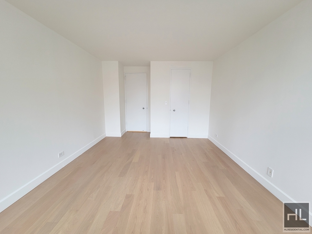 East 58th Street - Photo 3
