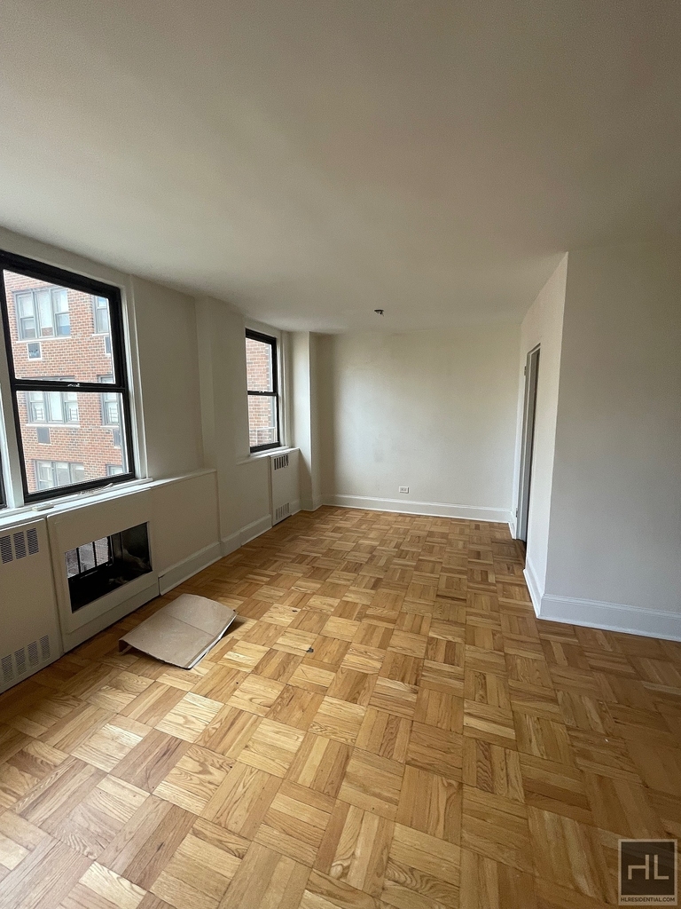 East 79th Street - Photo 4