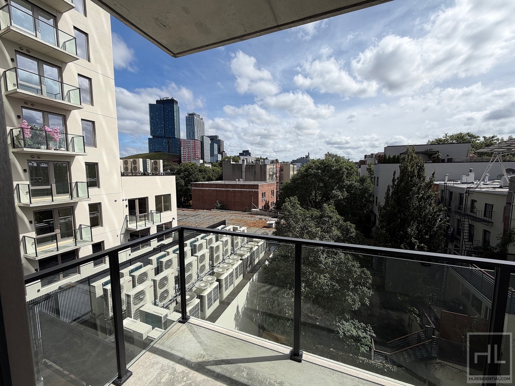 4 Avenue - Photo 6