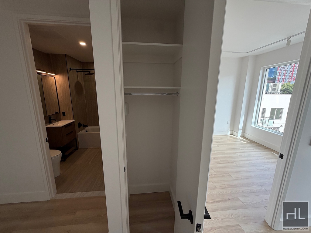 4 Avenue - Photo 7