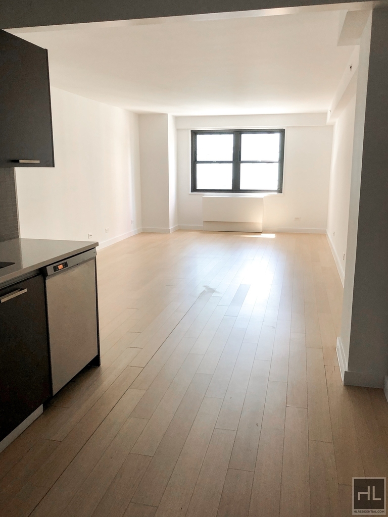 East 39th Street - Photo 1