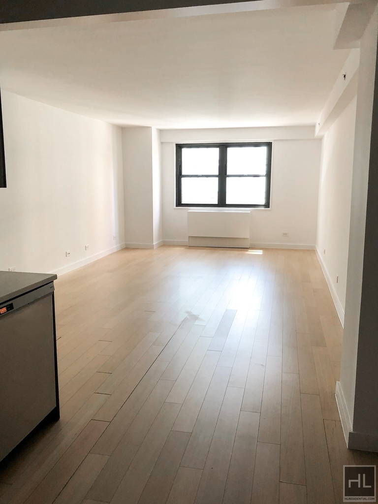 East 39th Street - Photo 0