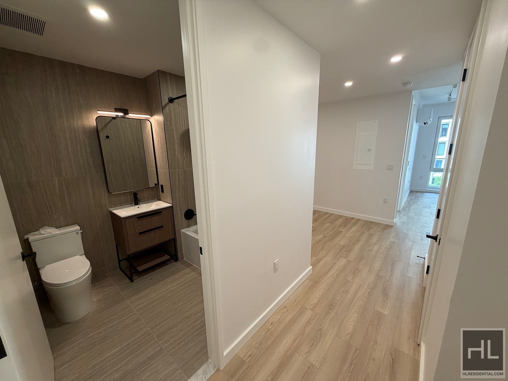 4 Avenue - Photo 2
