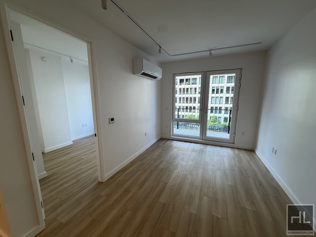 4 Avenue - Photo 8