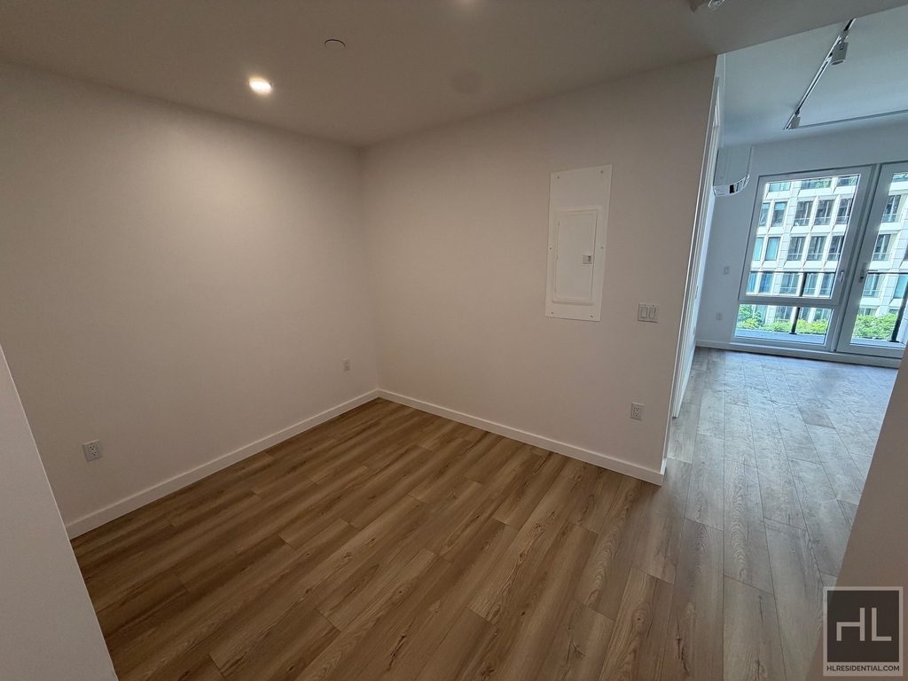 4 Avenue - Photo 5