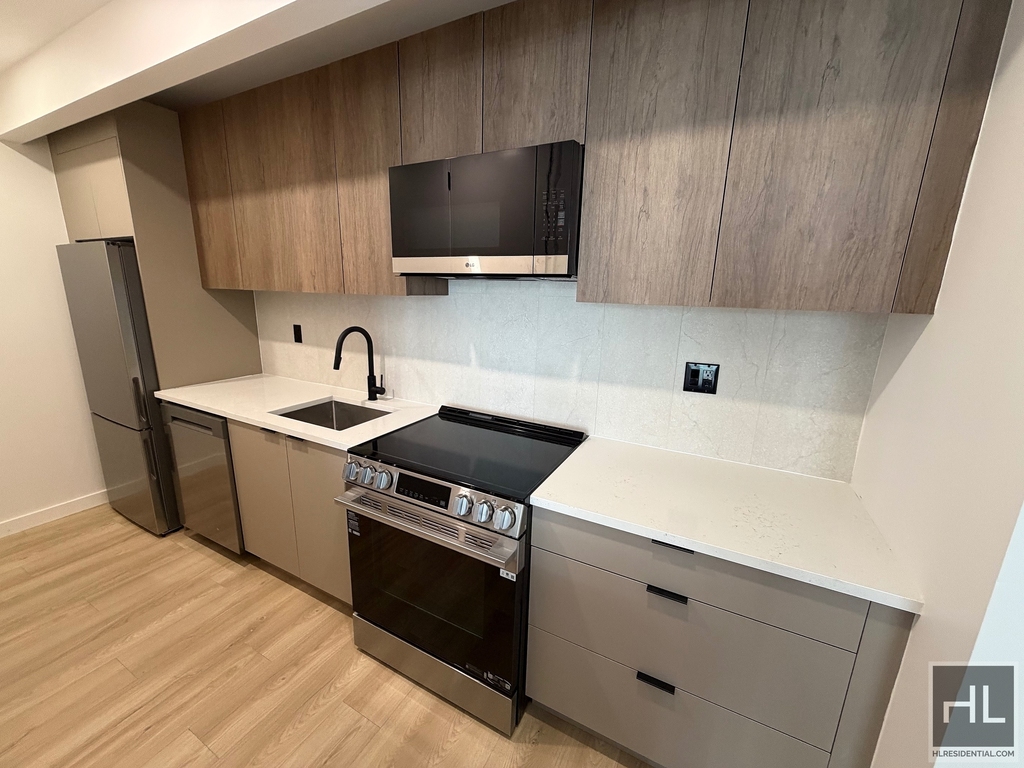 4 Avenue - Photo 1