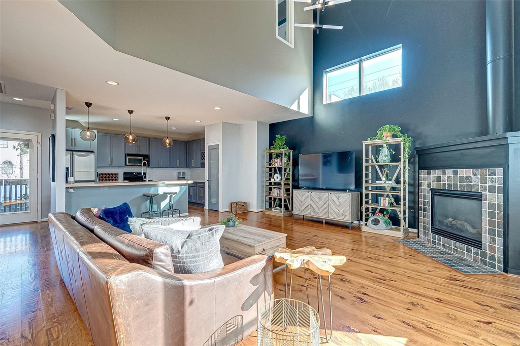 4308 Lillian  Street - Photo 6