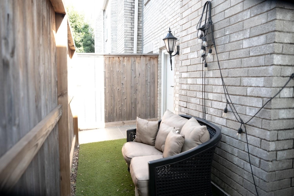 4001 Tanglewilde Street - Photo 30