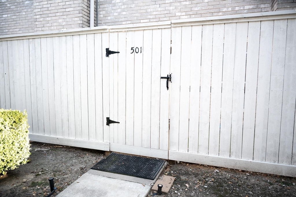 4001 Tanglewilde Street - Photo 4