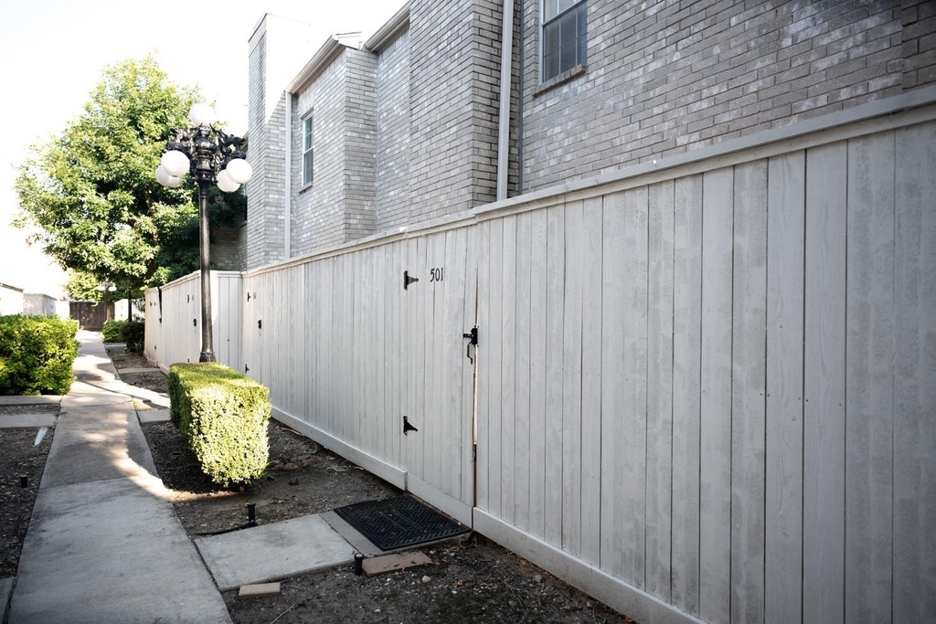 4001 Tanglewilde Street - Photo 5
