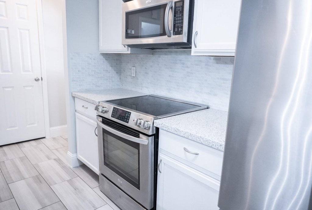 4001 Tanglewilde Street - Photo 11
