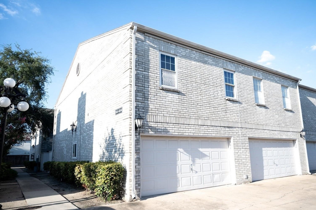 4001 Tanglewilde Street - Photo 3