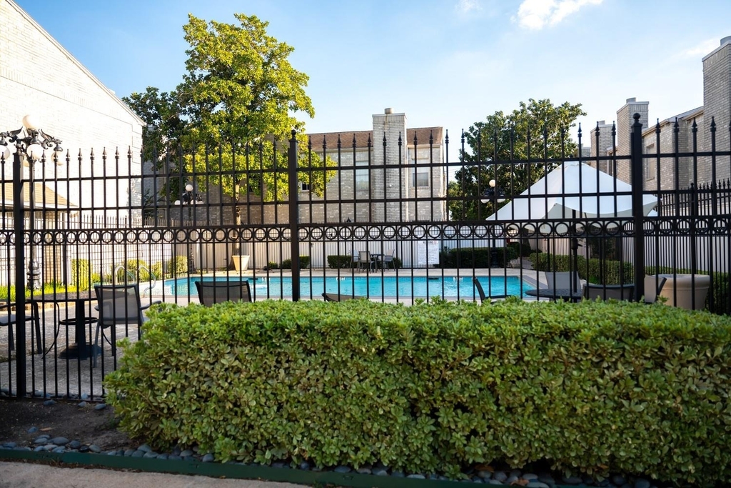 4001 Tanglewilde Street - Photo 32