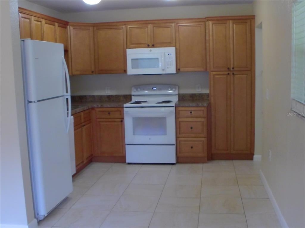 1112 E Winnemissett Avenue - Photo 3