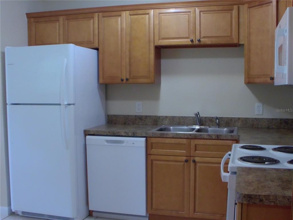 1112 E Winnemissett Avenue - Photo 4