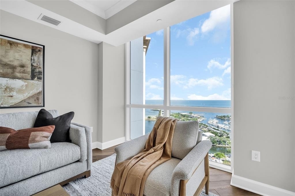 300 Beach Drive Ne - Photo 3
