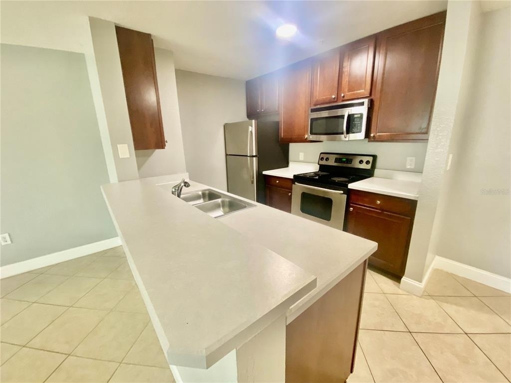 5475 Vineland Road - Photo 13