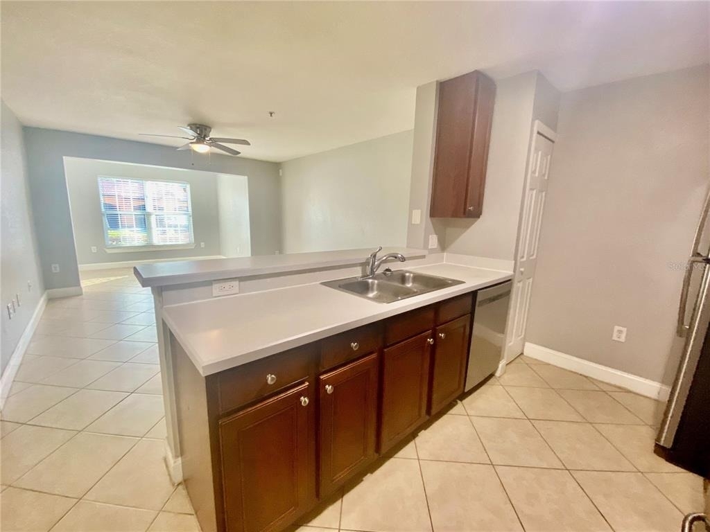5475 Vineland Road - Photo 7