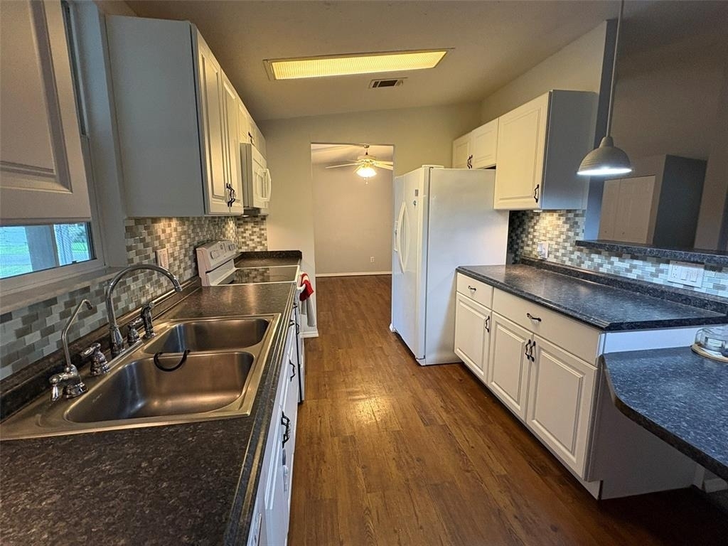 9147 Samaritan Avenue - Photo 18