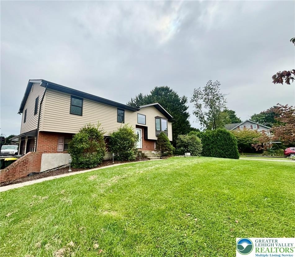 8740 Breiningsville - Photo 1