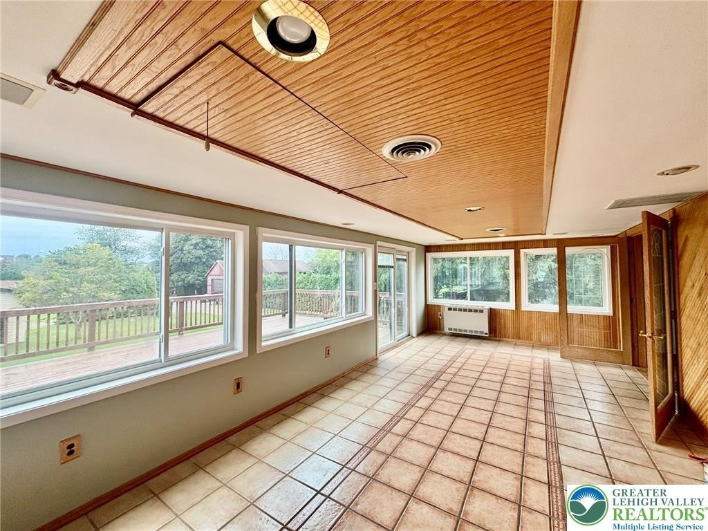 8740 Breiningsville - Photo 11