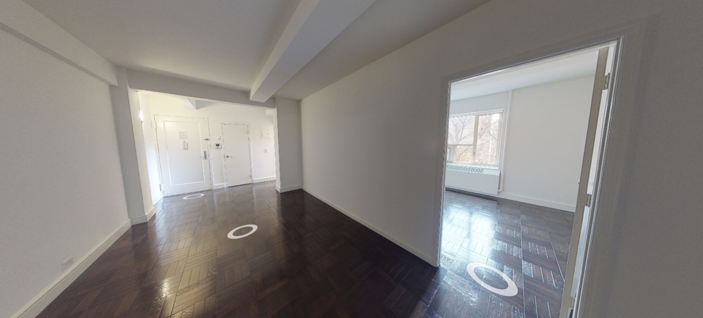 1st Avenue - Photo 2