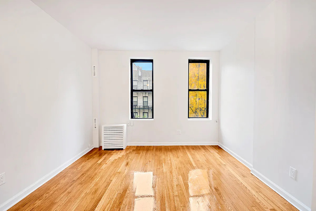 426 West 49th Street - Photo 2
