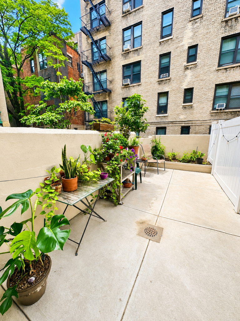 West 105th Street - Photo 0
