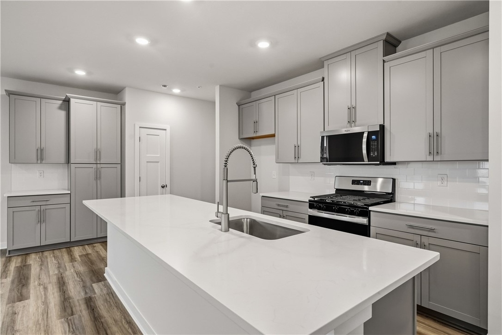 1015 Darcy Drive - Photo 4