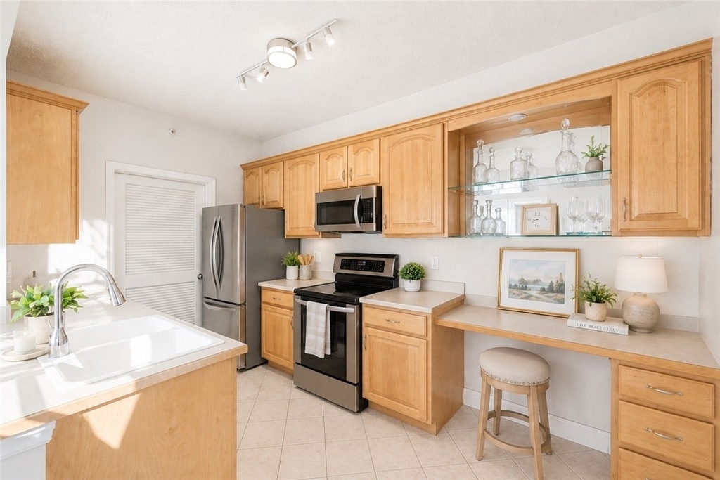 217 Adams Pointe Boulevard - Photo 7