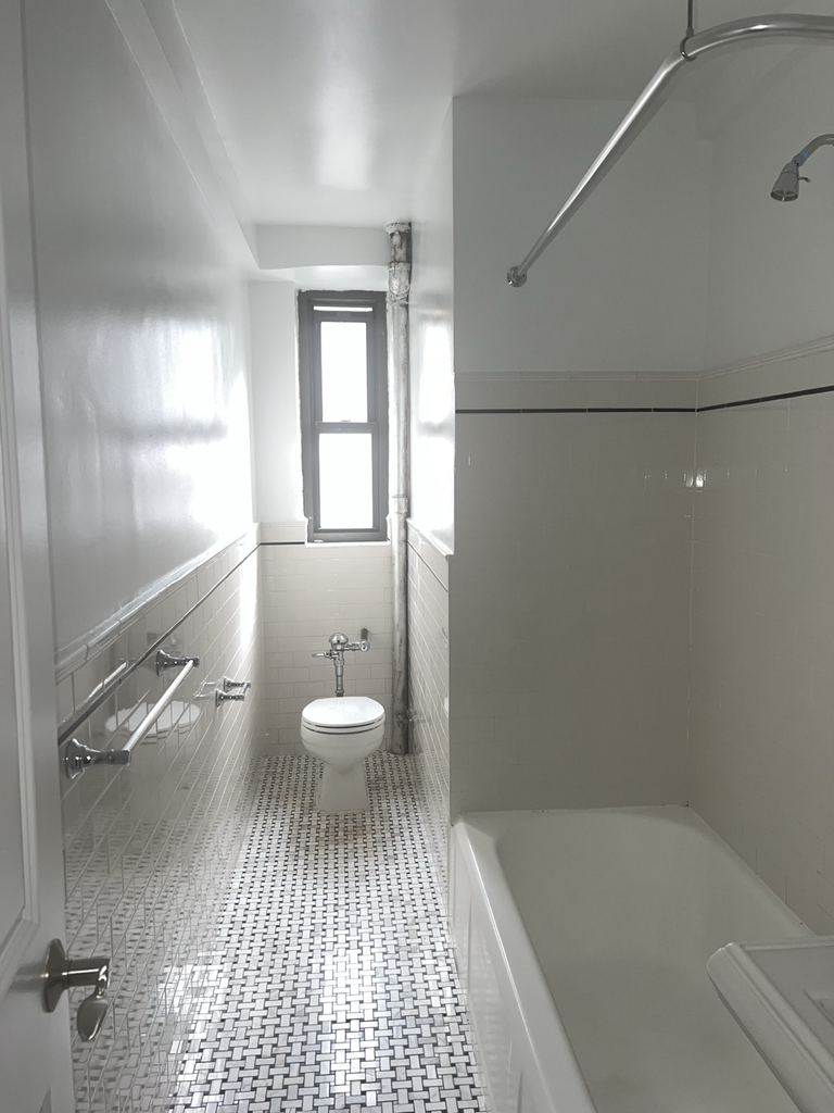 East 56th Street - Photo 9