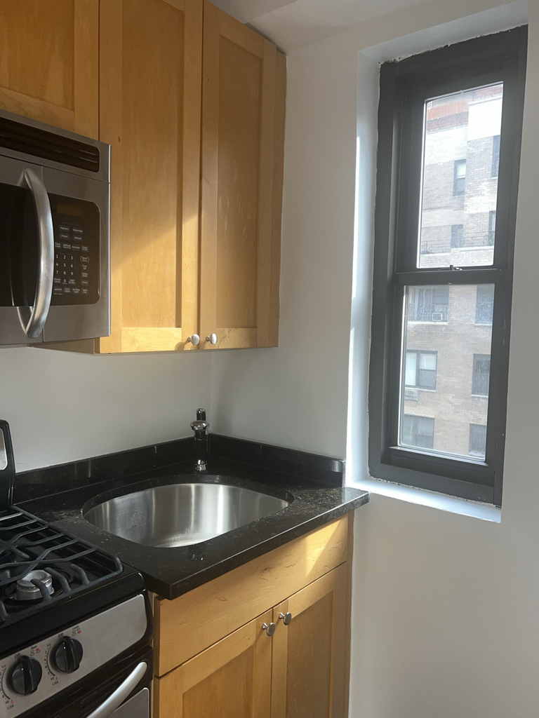 East 56th Street - Photo 13