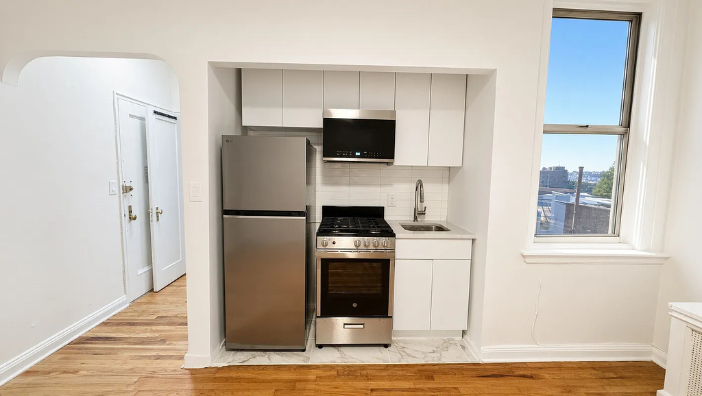 82nd Street/Broadway - Photo 1
