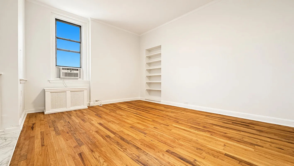 82nd Street/Broadway - Photo 2