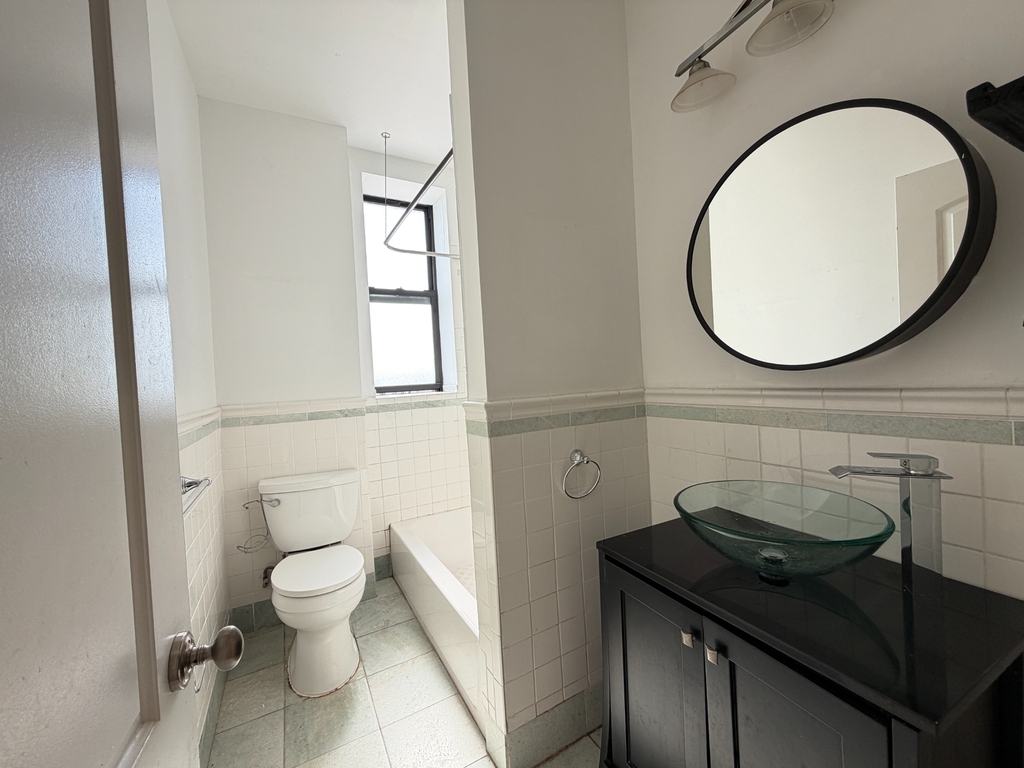 676 Riverside Drive - Photo 5