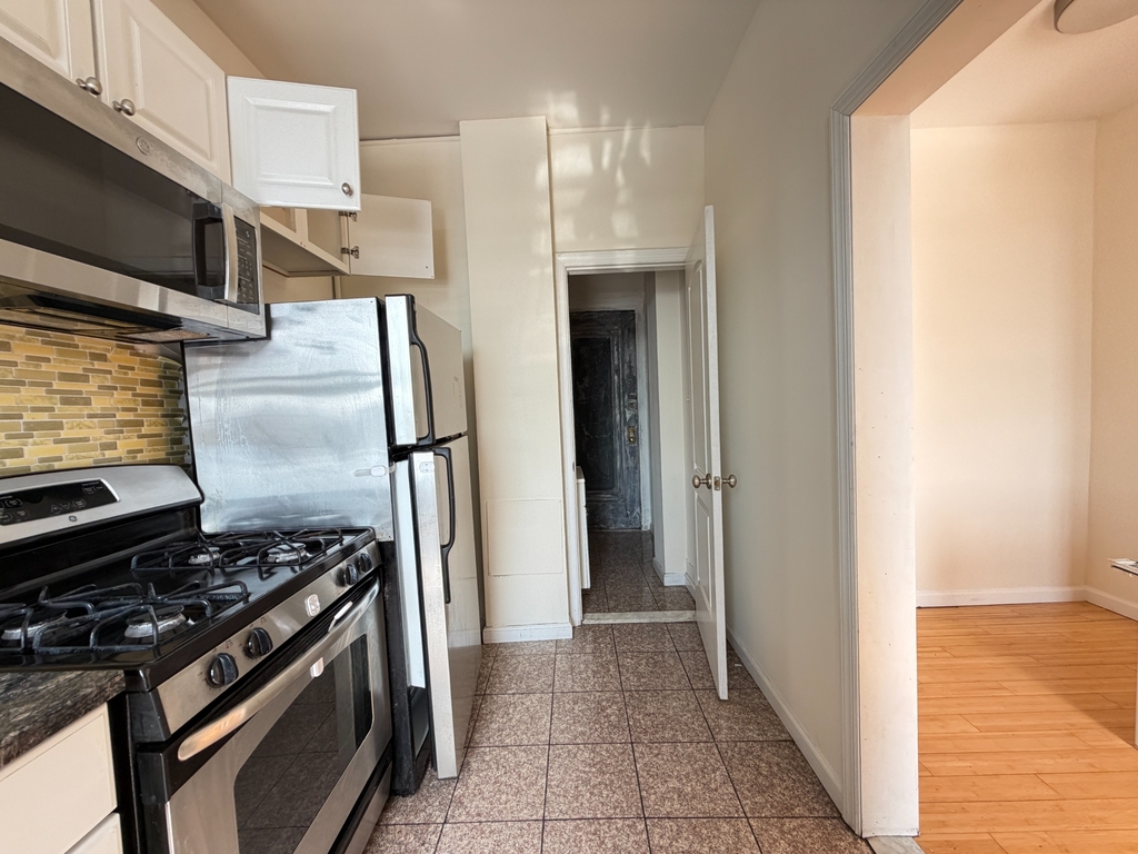 676 Riverside Drive - Photo 8