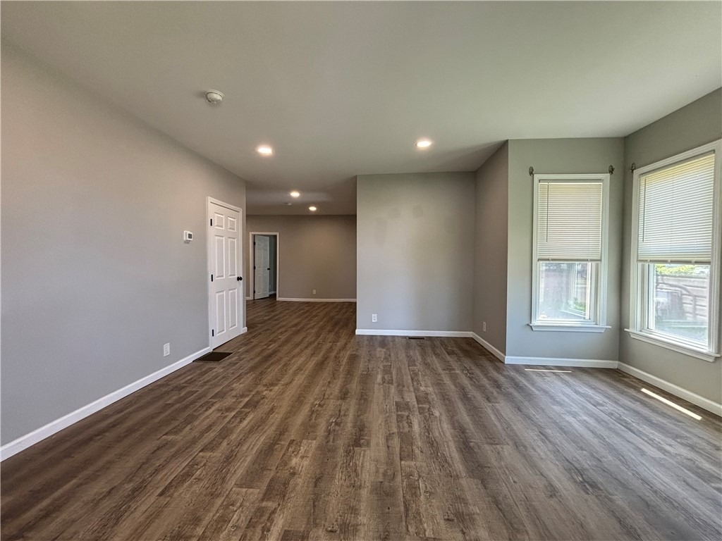 318 Bronson Street - Photo 6