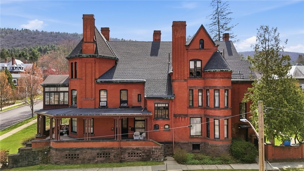 201 Pine Street - Photo 0