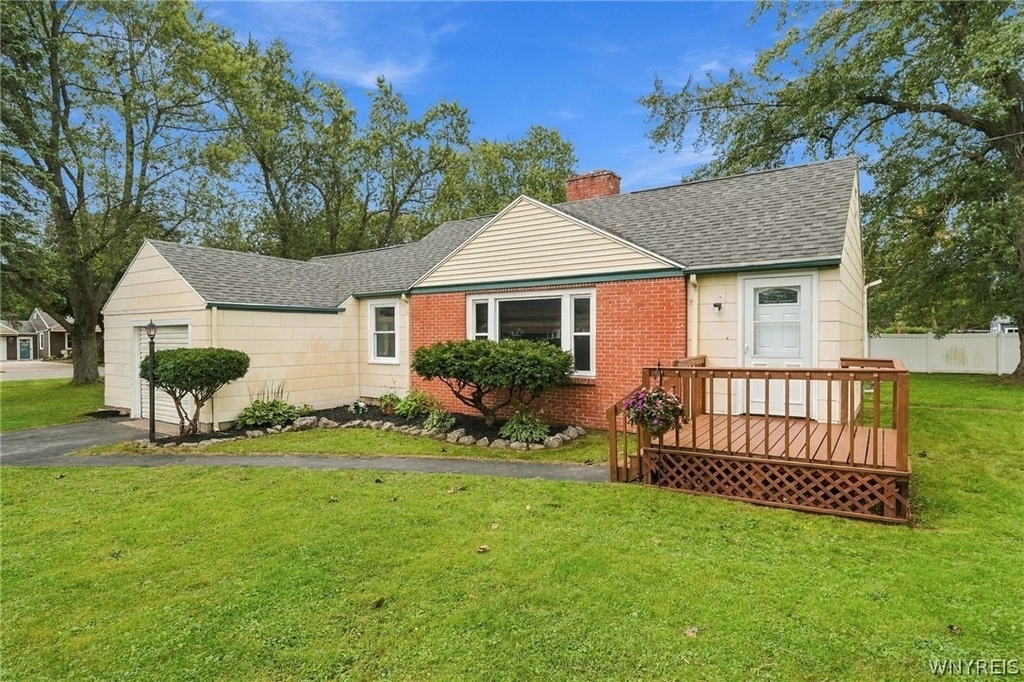 9105 Main St - Photo 0