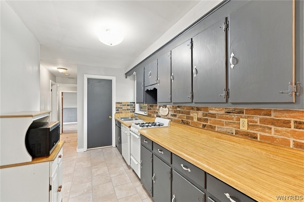 9105 Main St - Photo 18